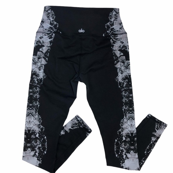 ALO Yoga Airbrush Printed Legging Size Small Black White Athletic Activewear - Picture 4 of 10
